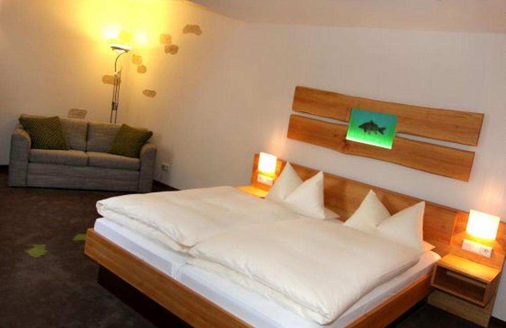 Karpfenhotel & Herrenhaus Im Gasthaus Sindel-Buckel Feuchtwangen Ruang foto