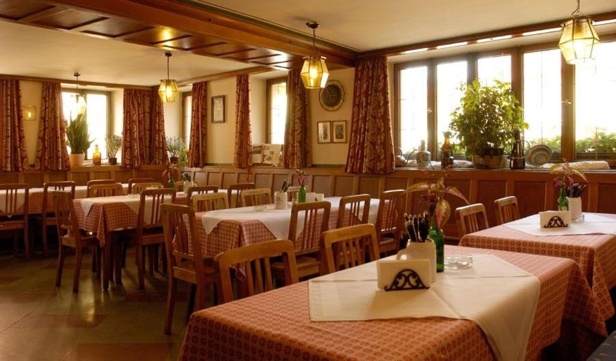 Karpfenhotel & Herrenhaus Im Gasthaus Sindel-Buckel Feuchtwangen Bagian luar foto